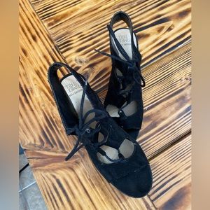 Time & Tru| Black saucy heels